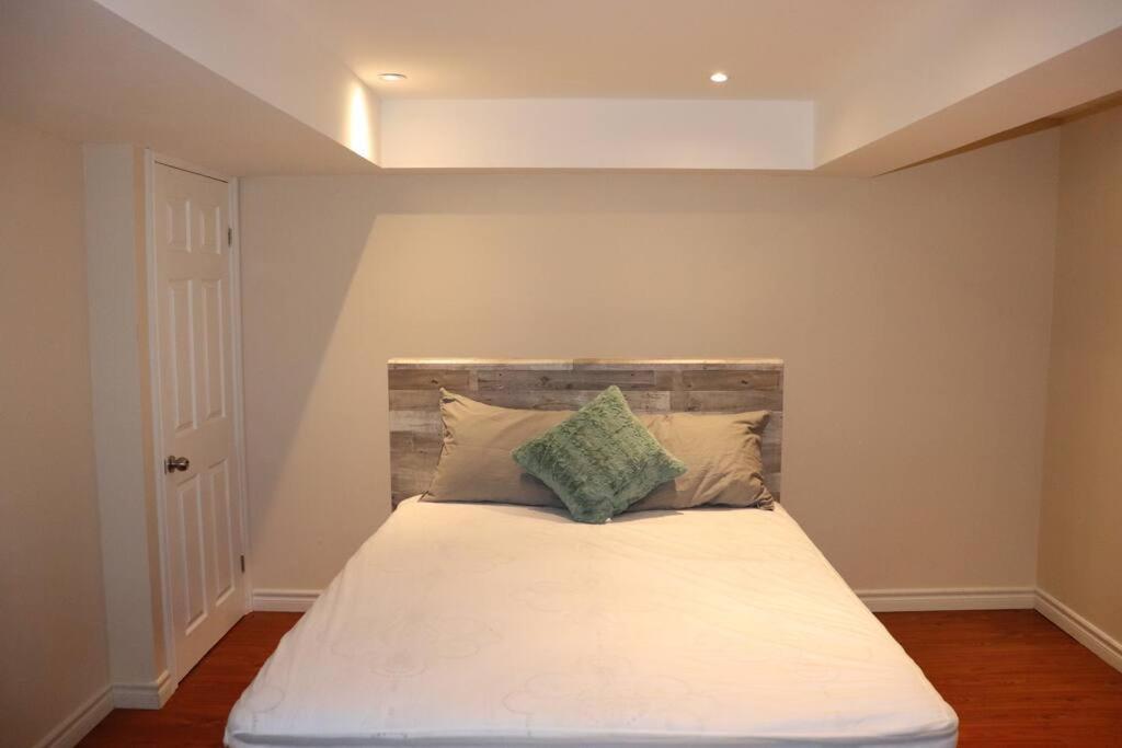 Entire 4 Bed Room Detached Residential Home Ajax Ngoại thất bức ảnh