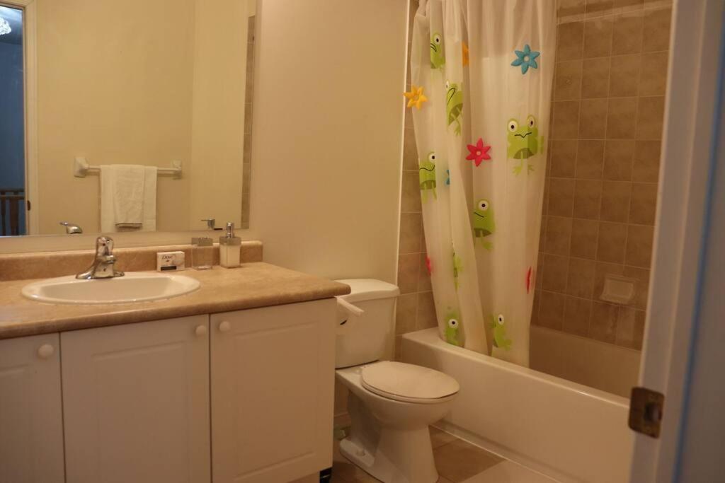 Entire 4 Bed Room Detached Residential Home Ajax Ngoại thất bức ảnh