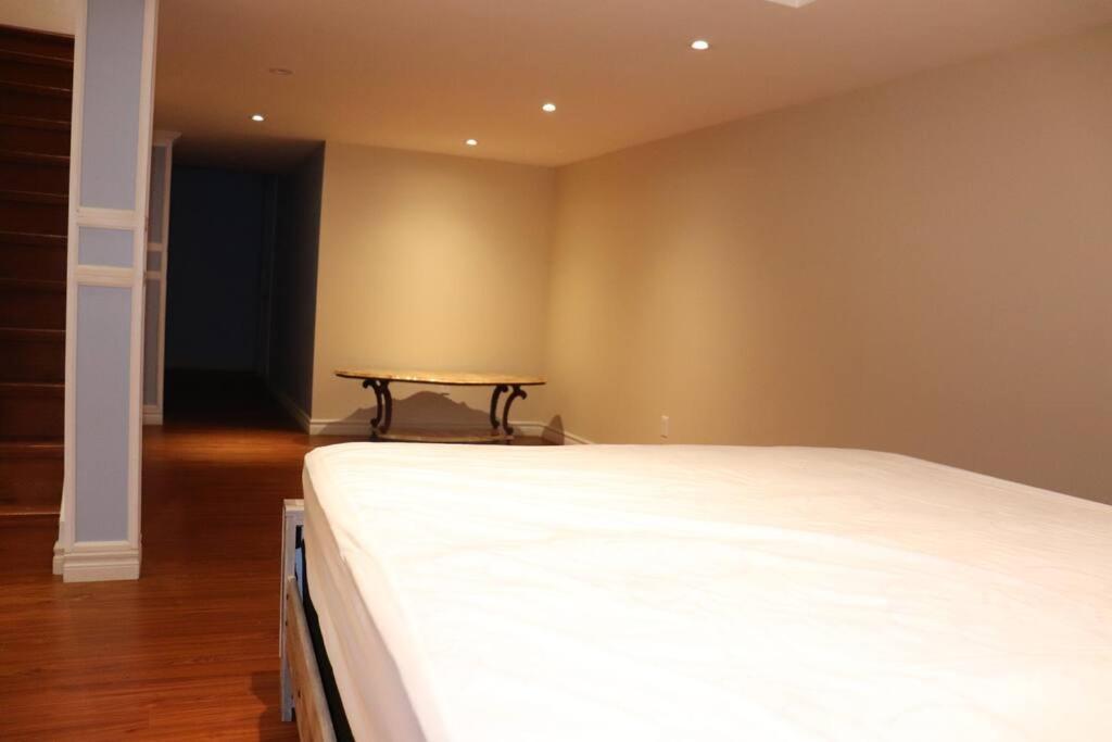 Entire 4 Bed Room Detached Residential Home Ajax Ngoại thất bức ảnh