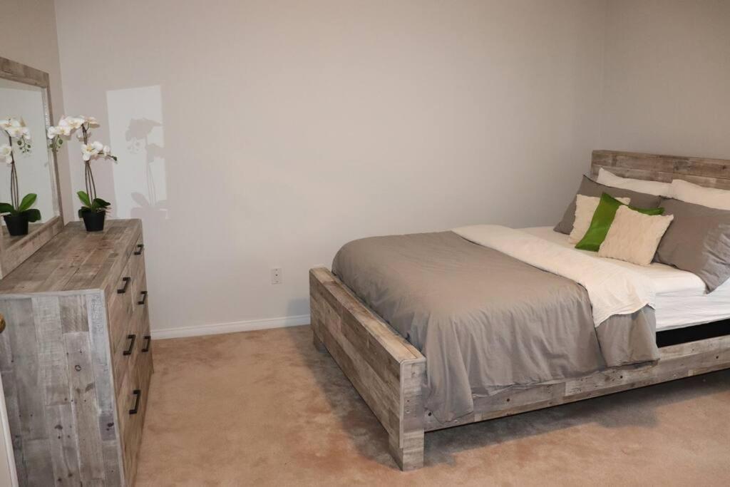 Entire 4 Bed Room Detached Residential Home Ajax Ngoại thất bức ảnh