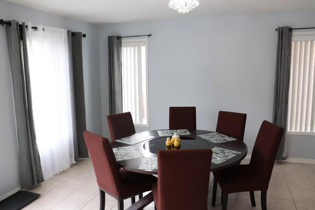 Entire 4 Bed Room Detached Residential Home Ajax Ngoại thất bức ảnh