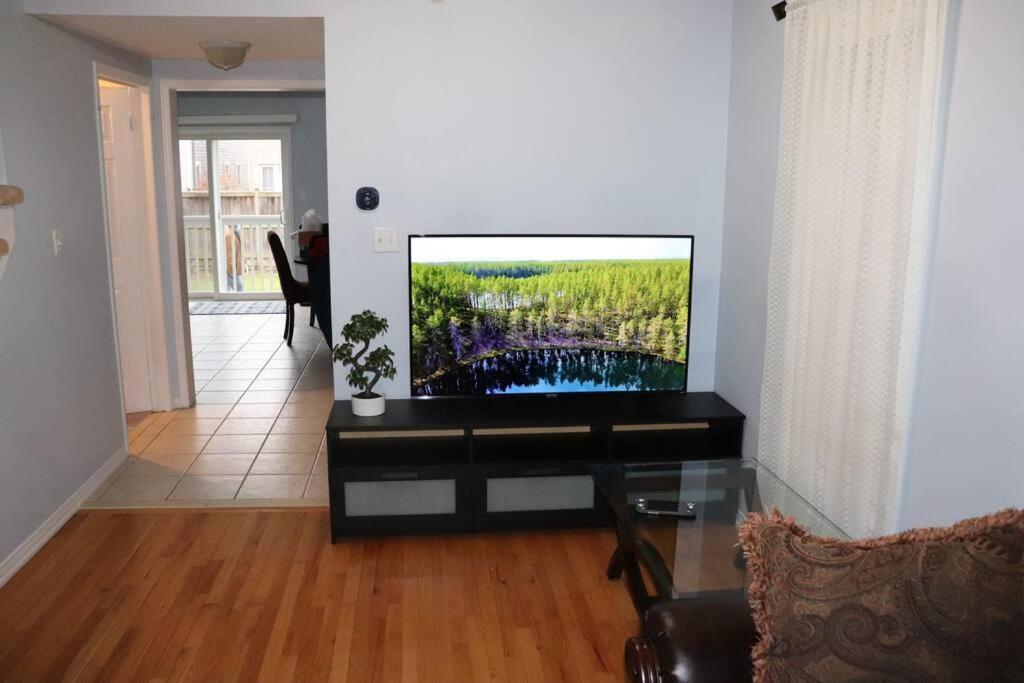 Entire 4 Bed Room Detached Residential Home Ajax Ngoại thất bức ảnh