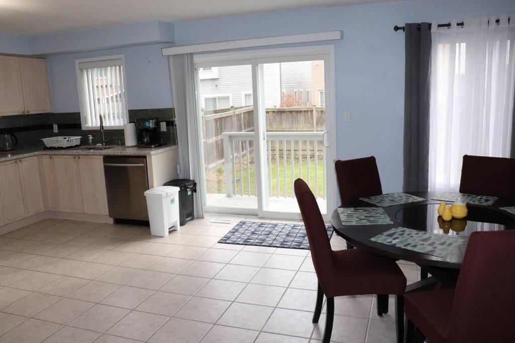 Entire 4 Bed Room Detached Residential Home Ajax Ngoại thất bức ảnh